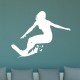 Sticker surfeuse sur une vague